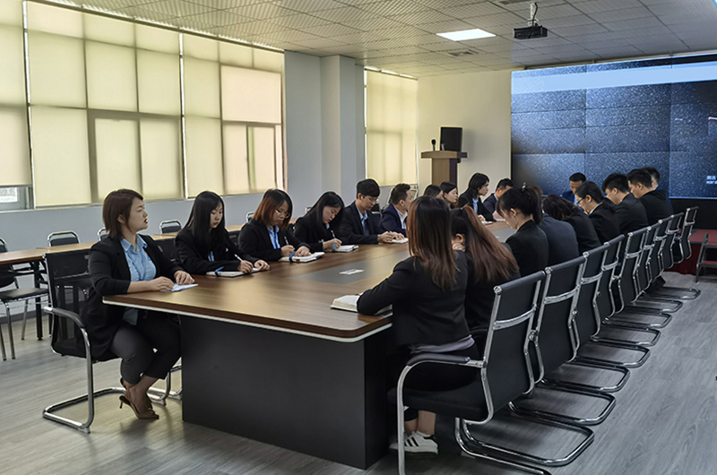 東莞誠一市場部和銷售部參加多列包裝機知識培訓(xùn)